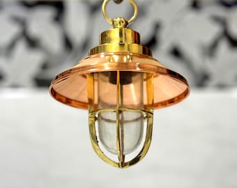 Lámpara colgante de latón y cobre con acabado artesanal, luminaria de techo única para proyectos de decoración de interiores.