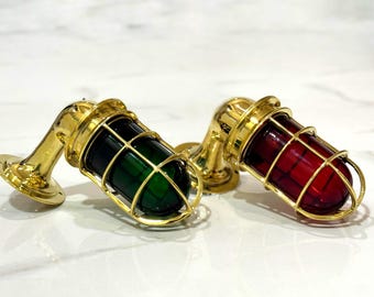 装飾的な船体隔壁照明（ペア）｜航海をテーマにした住宅向けの赤と緑のガラスと真鍮製の壁掛けランプ