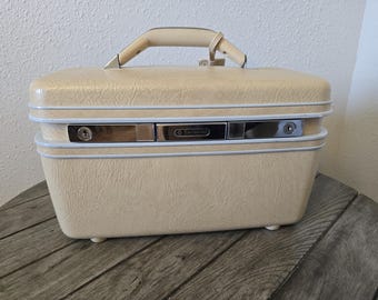Maletín de viaje Samsonite Silhouette vintage con espejo de maquillaje, color beige, bandeja y llave.
