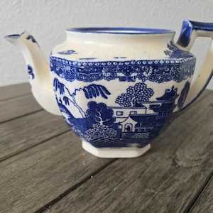 Vintage Tea Pot Blue Willow Blue & White Made In Japan Oriental Cottage Crazing No Lid Great for Floral Arrangement