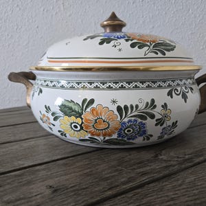Vintage ASTA Old Amsterdam Floral Enamelware 8” Lidded Pot Casserole Dish Dutch Oven Germany READ