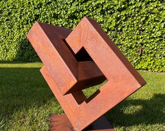 Square Shift – Escultura de jardín moderna de acero | Arte abstracto en metal hecho a mano | Decoración exterior geométrica oxidada