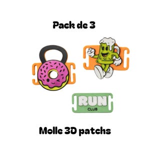 Könnte beinhalten: Ein Set aus drei 3D-Patches. Ein Patch ist ein rosafarbener Donut-förmiger Hantel, ein anderer ein laufender Bierkrug, und der dritte ist ein grünes Rechteck mit dem Text "RUN CLUB". Die Patches haben orange und grüne Akzente.