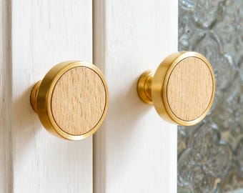 Gałka do szuflady z drewna i mosiądzu: nowoczesne okucia meblowe