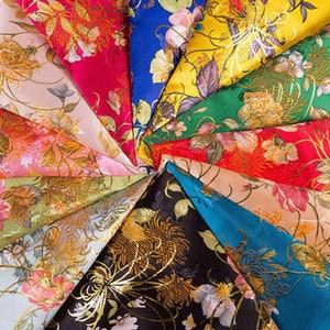Tessuto broccato di peonia: raso multicolore in filo dorato, materiale per abito cheongsam