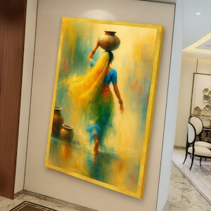 Puede incluir: Una impresión artística en lienzo enmarcada representa a una mujer con un sari azul y verde que lleva una olla en la cabeza. La obra de arte tiene un marco dorado y un estilo vibrante, impresionista, con tonos amarillos, azules y verdes.