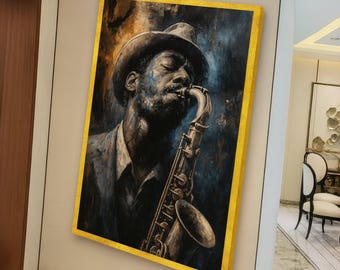 Op de afbeelding: Een ingelijste canvas print van een man die saxofoon speelt. Het kunstwerk gebruikt blauw, bruin en goud. De man draagt een hoed en een jasje. Het frame is goudkleurig.