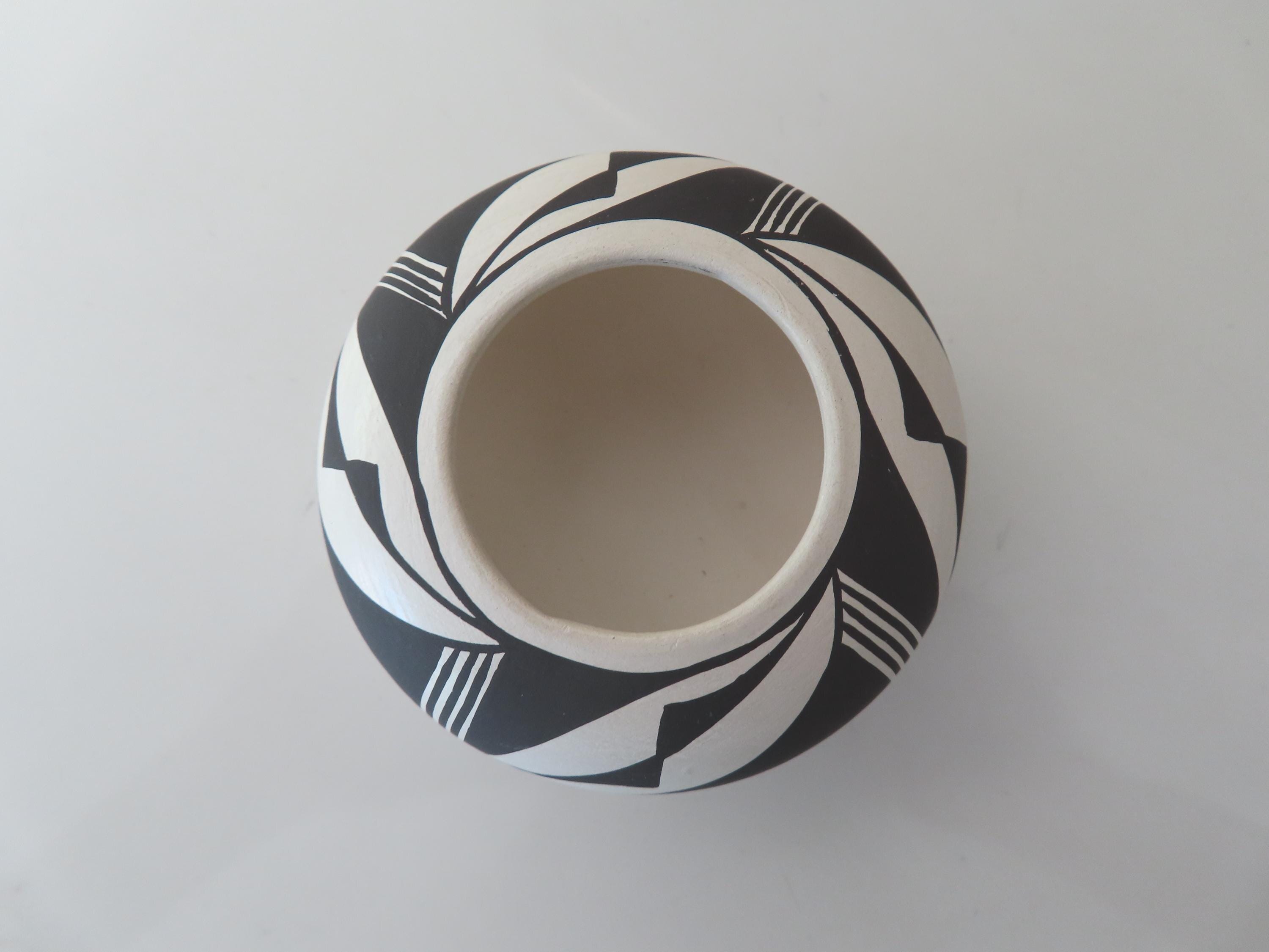 Native American Acoma Seed Pot - Etsy