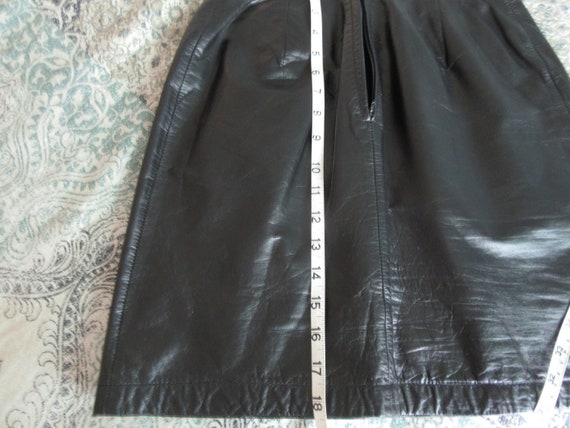 Vintage 1980s Womens Short Black Leather Skirt Wi… - image 7