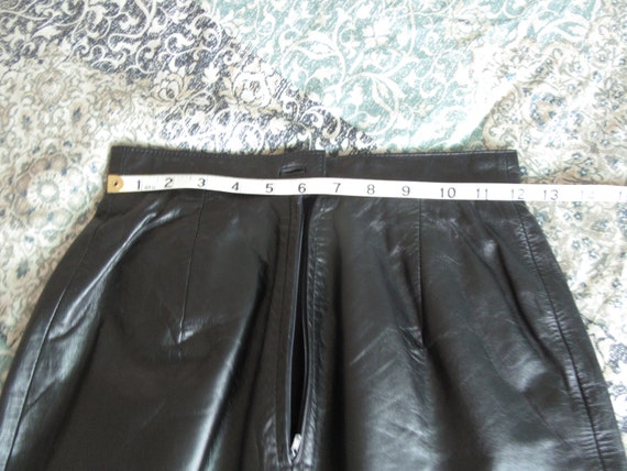 Vintage 1980s Womens Short Black Leather Skirt Wi… - image 6