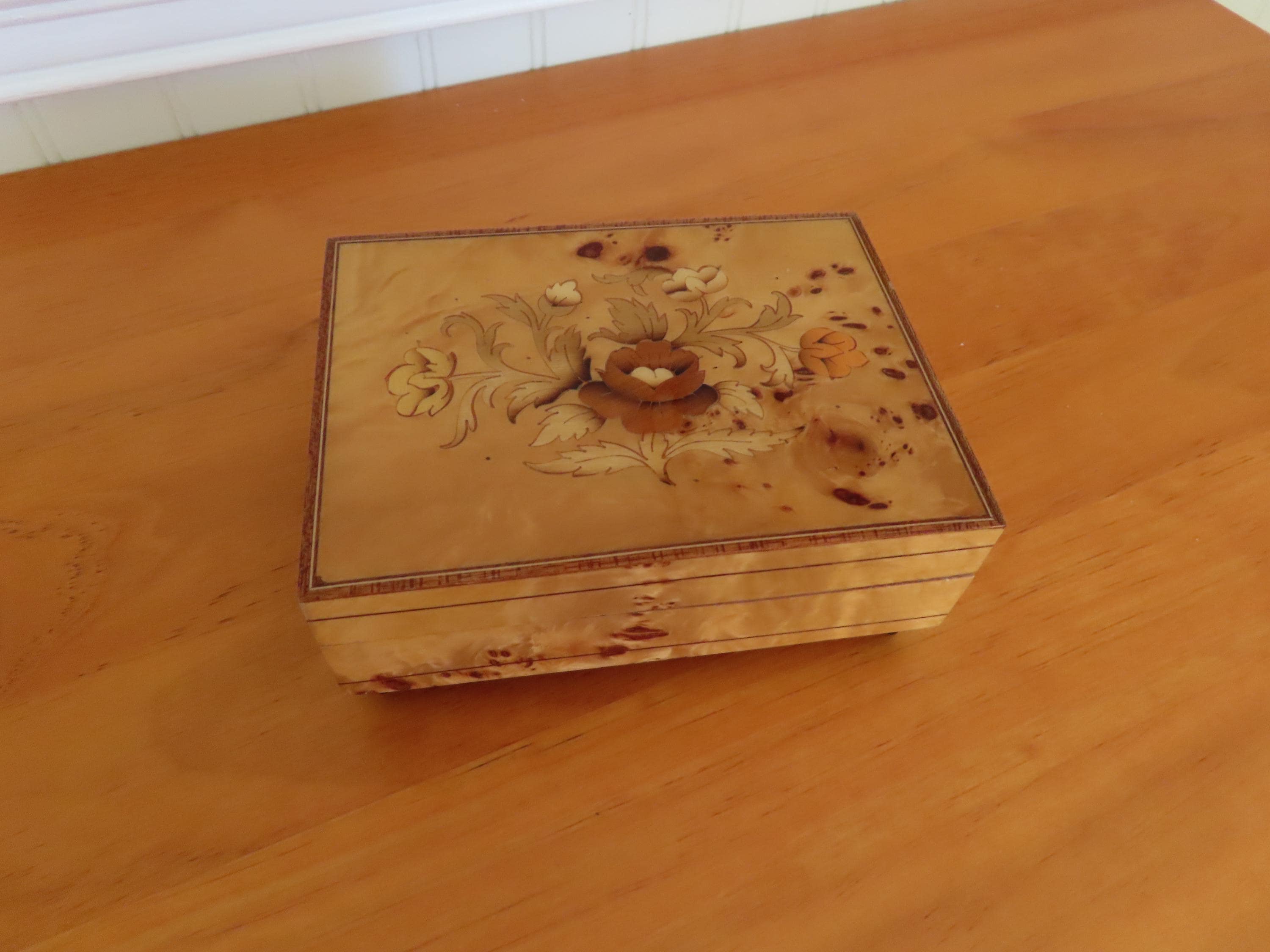 REUGE メカニカルミュージックボックス 花のインレイ REUGE メカニカルミュージックボックス 花のインレイ REUGE メカニカル