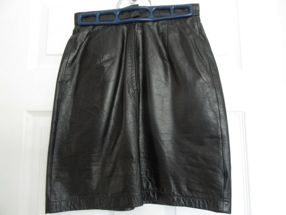 Vintage 1980s Womens Short Black Leather Skirt Wi… - image 3
