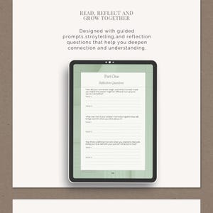 Op de afbeelding: Een digitale tablet met een pagina met reflectievragen. De tekst "READ, REFLECT AND GROW TOGETHER" staat bovenaan. De tablet staat op een neutrale achtergrond. De pagina bevat prompts voor diepere verbinding en begrip.