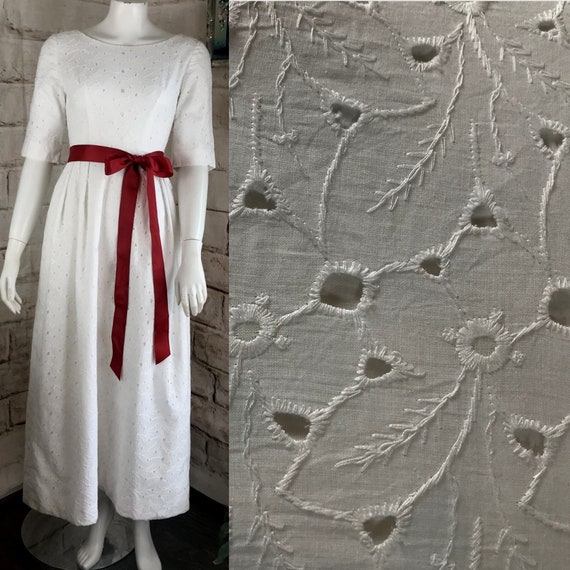 Vintage 70s Embroidered White XXS/XS Eyelet Floral