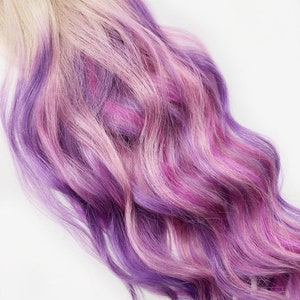 パープルモーブのハイライトのバラヤージュ人毛エクステンション、淡いパープルのピーカブーヘアエクステンション、ヘアエクステンション、クリップインヘア、ウェフト、テープイン