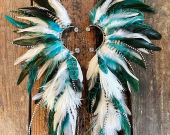 Puño grande de oreja con plumas blancas y turquesas, joyería para dama de honor, pluma de pavo real, accesorios de plumas boho verde azulado, pendiente grande con plumas