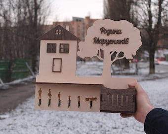 Llavero de madera personalizado con forma de casa y árbol / Llavero con nombre familiar personalizado / Organizador de llaves de pared para entrada