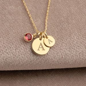 Collar de doble disco con iniciales personalizadas y piedra de nacimiento, colgante de moneda de oro con letra grabada y collar circular de plata de ley con piedra de nacimiento.
