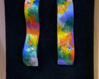 レインボー水彩粘土イヤリング、環境に優しい手作りステートメントジュエリー