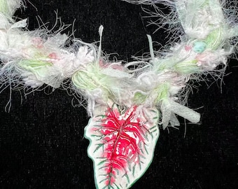 手作りの粘土の葉のネックレス、トロピカルプラントジュエリー、ユニークな質感のファイバーリースネックレス