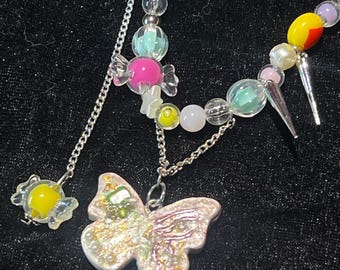 手作り粘土の蝶のネックレス、Y2Kキャンディビーズのレイヤードチェーン