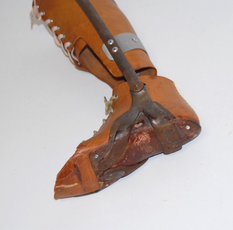 Puede incluir: Un letrero de madera r&uacute;stico con el texto "Welcome to our porch" en letras blancas. El letrero presenta un acabado envejecido y un dise&ntilde;o sencillo y acogedor, ideal para la decoraci&oacute;n exterior.