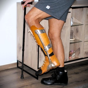 Raro y grande aparato ortopédico para pierna de polio AFO de cuero metálico rígido, vintage, para adultos, de los años 90, Gehapparat Beinschiene steampunk imagen 1
