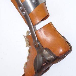 Raro y grande aparato ortopédico para pierna de polio AFO de cuero metálico rígido, vintage, para adultos, de los años 90, Gehapparat Beinschiene steampunk imagen 7