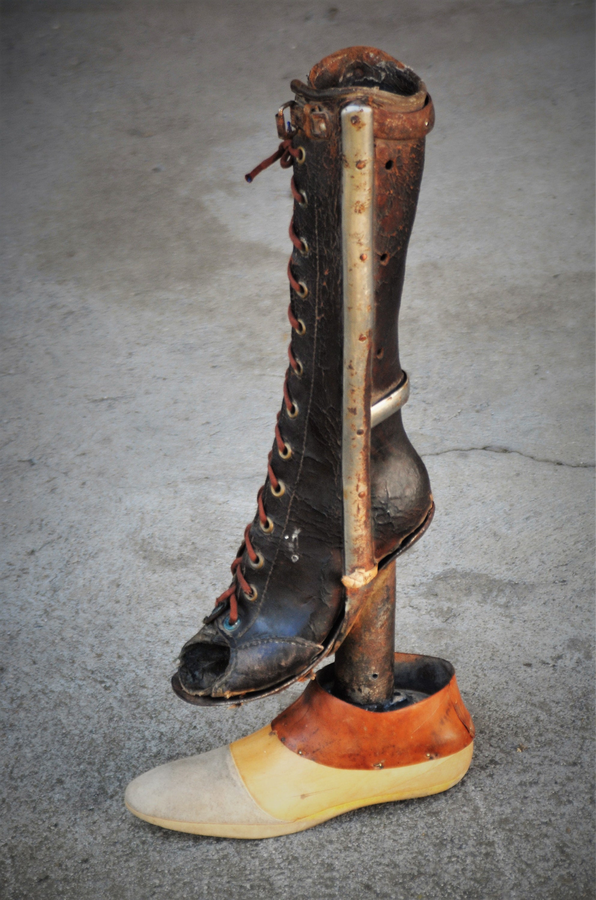 Metal Leg Brace for sale Only 4 left at 70