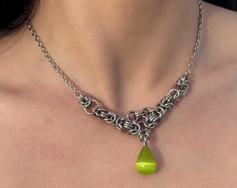 HEDERA Necklace – Handmade Stainless Steel Chainmail Necklace with Green Glass Teardrop