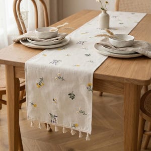 Camino de mesa de lino bordado, decoración floral estilo granja boho para comedor