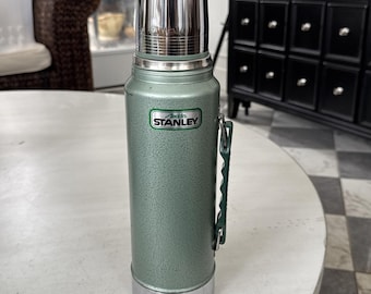 VINTAGE Stanley Aladdin Thermos Us-Made A-944dh Green Metal 1 quart