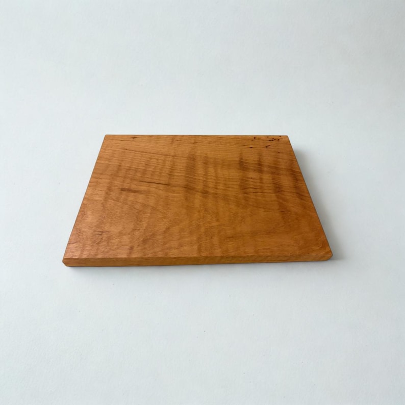 Solid oak cutting board with natural edge – 40×25-30cm | Handmade wooden board as a kitchen helper & serving board | Natural wood image 5