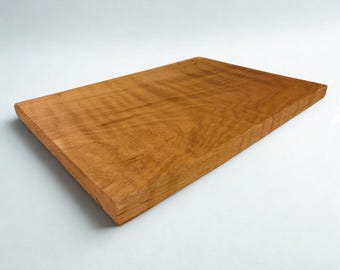 Solid oak cutting board – 40×28-30cm | Handmade wooden board for kitchen use & serving | Natural wood