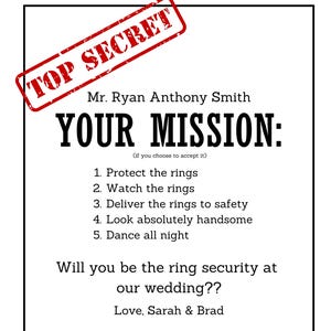 Op de afbeelding: Een zwart-witte uitnodiging met een rode "TOP SECRET" stempel. De tekst luidt "JOUW MISSIE:" gevolgd door instructies voor ringbeveiliging op een bruiloft, inclusief de datum 4 oktober 2024.