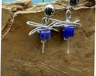 Boucles d'oreilles cubes violettes « Luciole » faites main