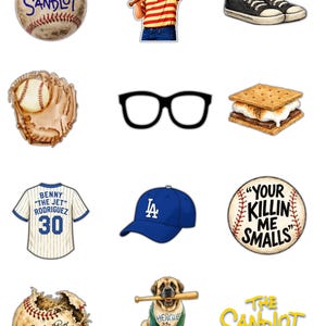 K&ouml;nnte beinhalten: Eine Sammlung von Aufklebern mit Baseball-Motiven, darunter ein Baseball mit dem Text The Sandlot, ein Spieler mit Schl&auml;ger, schwarze Turnschuhe, ein Handschuh, eine schwarze Brille, ein S'more, ein Trikot, eine blaue Kappe, ein Baseball mit dem Text Your Killin Me Smalls, ein Babe Ruth Baseball, ein Hund mit Schl&auml;ger und das The Sandlot Logo.