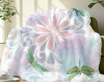 Magical Dragonfly Sherpa Blanket – Pastel Dragonfly Throw, Soft Fleece Blanket, Cozy Sherpa Gift, Whimsical Bedroom Décor – 3 Sizes