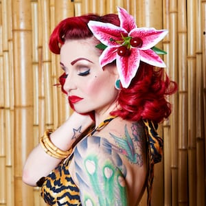 QUEENIE Stargazer and Cherry Hair Flower