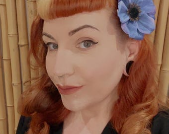 Pojedynczy kwiat do włosów Sophia Blue Anemone Silk Pinup Vintage