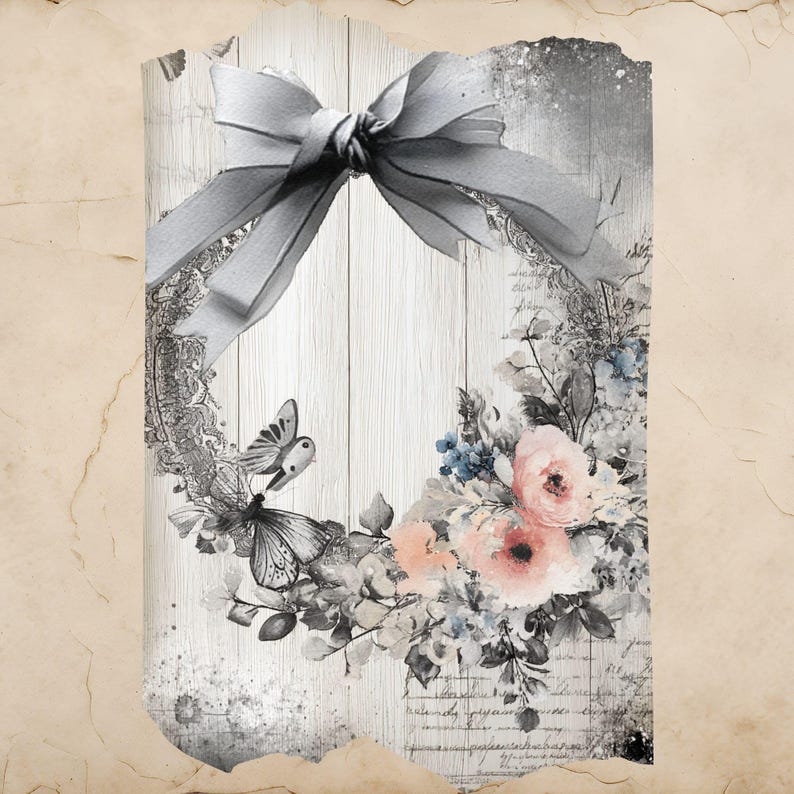 Puede incluir: Un dise&ntilde;o de corona decorativa con un gran lazo gris en la parte superior. La corona est&aacute; adornada con mariposas, flores en tonos rosa y azul, y follaje. El fondo tiene una textura de madera envejecida con escritura.
