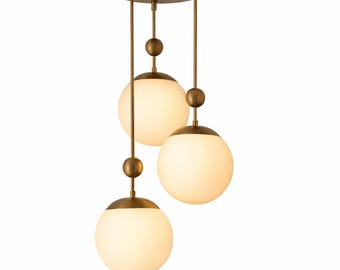 Nowoczesna mosiężna lampa wisząca z potrójnym kloszem | Szklana lampa sufitowa
