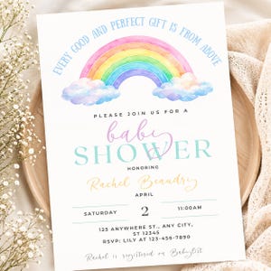 Puede incluir: Una invitación a un baby shower con un diseño de arcoíris y nubes en acuarela. La invitación incluye el texto "Every good and perfect gift is from above" y detalles del evento, incluido el nombre Rachel Beaudry.