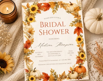 Puede incluir: Una tarjeta de invitación rectangular para una despedida de soltera con un borde de girasoles, hojas de otoño naranjas y amarillas, y calabazas blancas. El texto dice: PLEASE JOIN US FOR A BRIDAL SHOWER HONORING MADISON THOMPSON, 18 DE NOVIEMBRE.