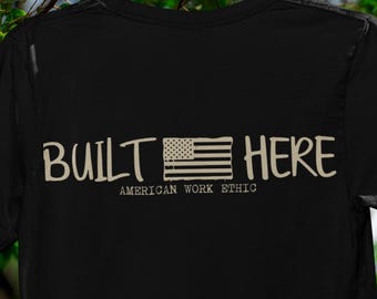 Hier gebaut Shirt | Amerikanisches Arbeitsethik Typografie Tee | Team Holz Motivation