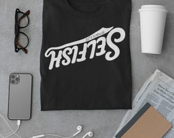 egoistisches Script Logo T-Shirt | Retro Handlettering, schwarzes T-Shirt