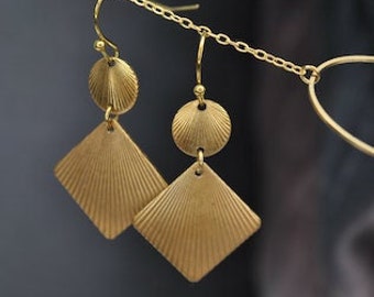 Earrings shell, the round and the square