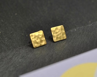 Stud earrings square hammered