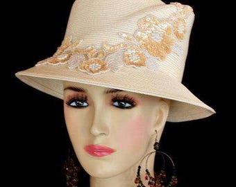Off White Ivory Fur‎ Hat With Flowers Vintage 50s Mr Joseph\'s Mousse HB France Vintage MOUSSE HB “LISETTE” White/Ivory Fur Hat (France  main image 3