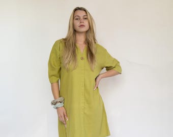 Minimalistisches Leinenkleid: Entspannte Passform